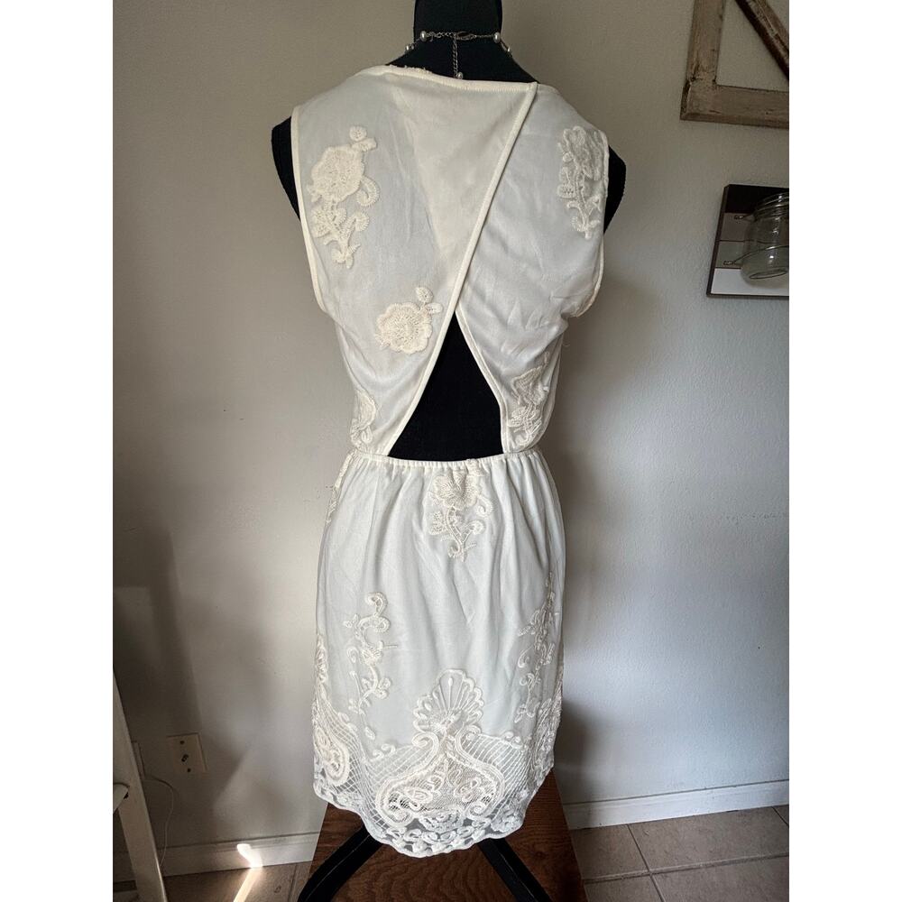 🌟Francesca’s Blu Pepper Ivory Embroidered Sheer Overlay Cut-Out Sun Dress